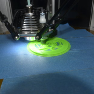 Mārtiņš veido skolas emblēmu