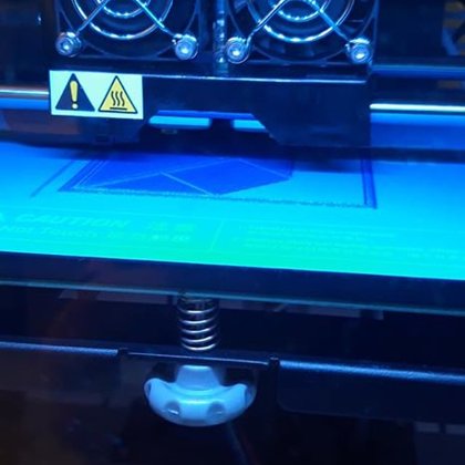 7-klasnieka Maksima viedotais Tangrams druka procesā